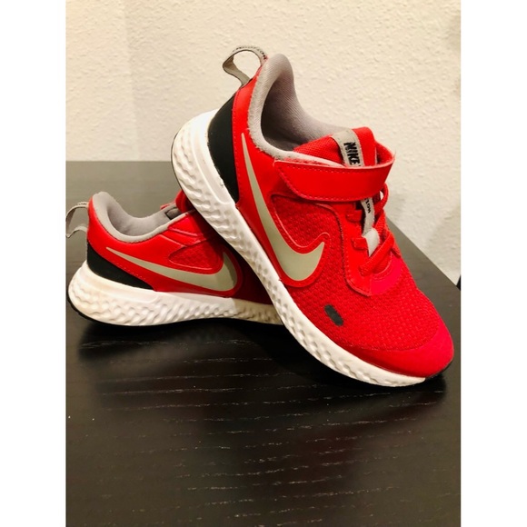 Boys Nike Revolution 5 Sneakers- SOLD OUT - Picture 1 of 6